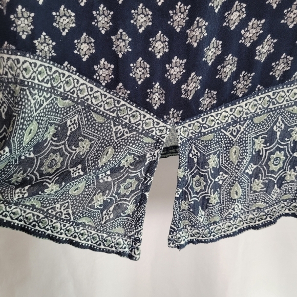 Lucky Brand Blue Floral Mixed Print Crew Neck Blouse Size Small - Picture 6 of 9